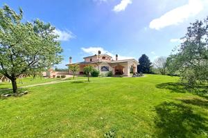 VILLA SINGOLA A RIGNANO FLAMINIO