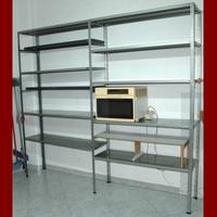 Scaffale doppio in metallo usato con piedini.