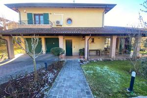 Casa indipendente di 208 m² con 4 locali e box aut