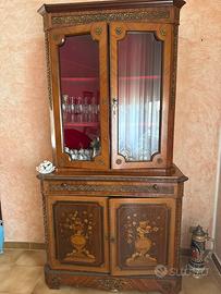 Mobile vetrina / credenza intarsiata in stile