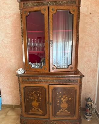 Mobile vetrina / credenza intarsiata in stile