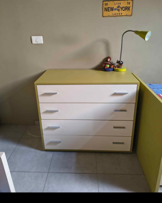 Letto singolo con cassettiera e due cubotti
