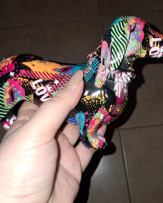 statuetta bassotto graffiti pop art in Resina 