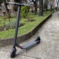 Monopattino Elettrico Ninebot ES2 by Segway