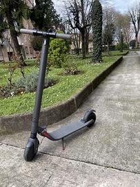 Monopattino Elettrico Ninebot ES2 by Segway