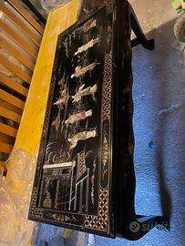 Tavolo caffe insieme con il vaso per fiori