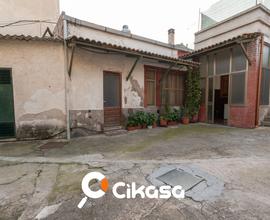 Via Nuova. Indipendente unico livello con terrazza