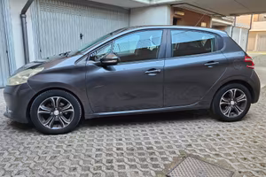 Peugeot 208 a  catena di distribuzione gpl