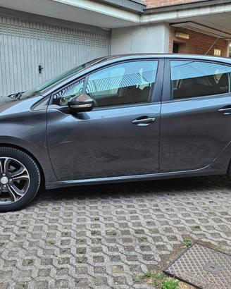 Peugeot 208 a  catena di distribuzione gpl