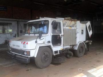 MACCHINA OPERATRICE SEMOVENTE-SPAZZATRICE SICAS