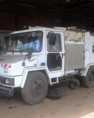 MACCHINA OPERATRICE SEMOVENTE-SPAZZATRICE SICAS