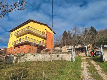 Piccolo borgo Casolare corte privata