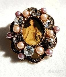 spilla cameo stile Vittoriano con perle e cristall