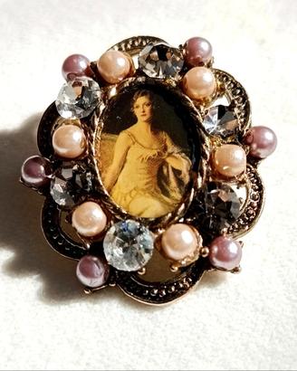 spilla cameo stile Vittoriano con perle e cristall