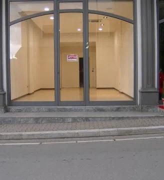 Negozio 200 mq. in via Luigi Ferritto, centro