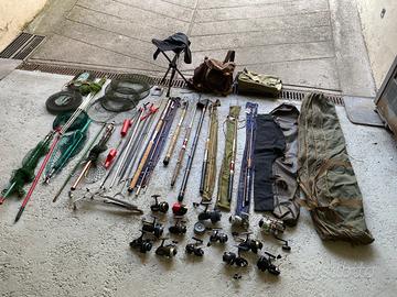 Tanti accessori per pesca. Vintage.