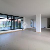 NEGOZIO A PESCHIERA BORROMEO