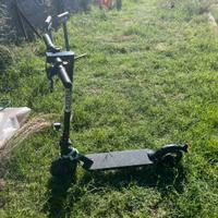 Monopattino eletrivo con documenti