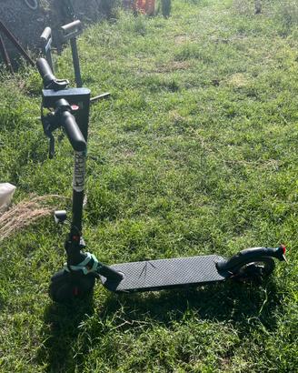 Monopattino eletrivo con documenti