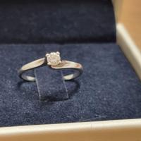 Anello solitario oro bianco 750