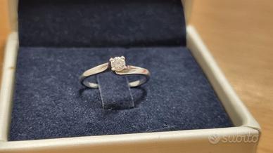 Anello solitario oro bianco 750
