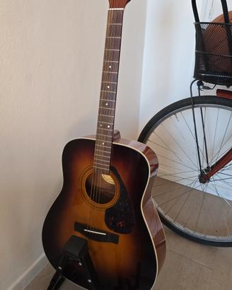 Chitarra acustica yamaha