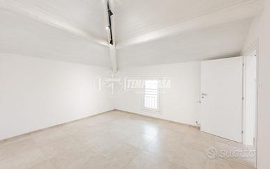 Quadrilocale completamente ristrutturato