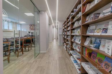 Immobile di 270 m² con più di 5 locali a Milano