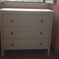 Cassettiera bianca con.3 cassetti