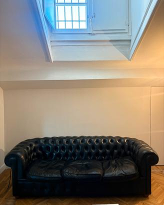 Divano Chesterfield 3 posti in vera pelle nera