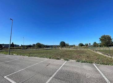 Immobile in asta di 864 m² a Curtatone