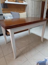 Tavolo in legno allungabile 