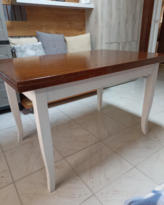 Tavolo in legno allungabile 