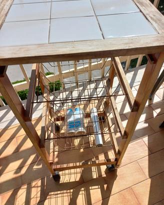 Carrellino frutta in legno, piano con mattonelle