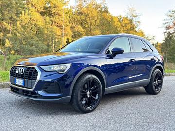 Audi Q3 S tronic quattro NAVI CARPLAY LED CERCHI N