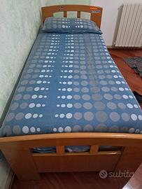 Letto con doghe+comodino+scrivania