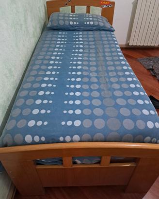 Letto con doghe+comodino+scrivania