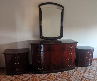 Comó e comodini piuma di mogano