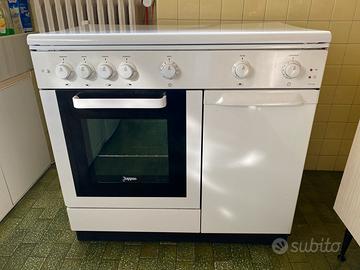 Cucina elettrica con forno elettrico