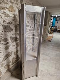 vetrina metallo Oakley