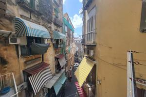 2 LOCALI A NAPOLI