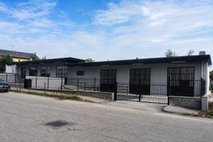 Immobile di 425 m² con più di 5 locali a Trofarell