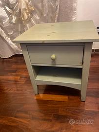 Comodino in legno