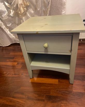 Comodino in legno