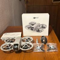 Drone DJI Neo con custodia