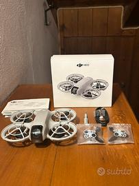 Drone DJI Neo con custodia