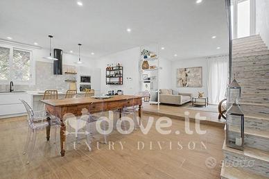 Villa di 270 m² con più di 5 locali a Fiumicino