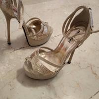 sandali dorati da sera molto eleganti e sexi