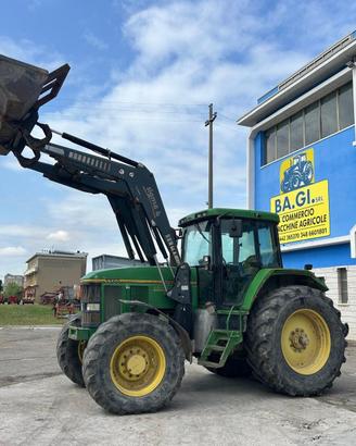 John Deere 7700 caricatore Sigma4-benna e forche