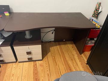 Scrivanie con cassettiera